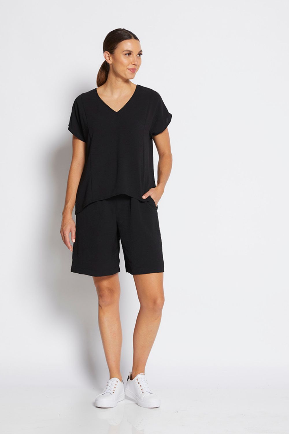 Philosophy Menzie V-Neck Top | Black_Shop 12